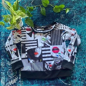 Blu Planet Glossy Lips Crewneck Juniors Small